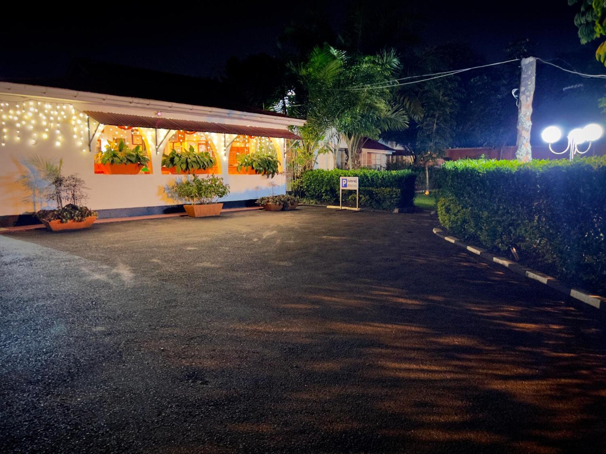 Sunset Hotel Entebbe Exterior foto