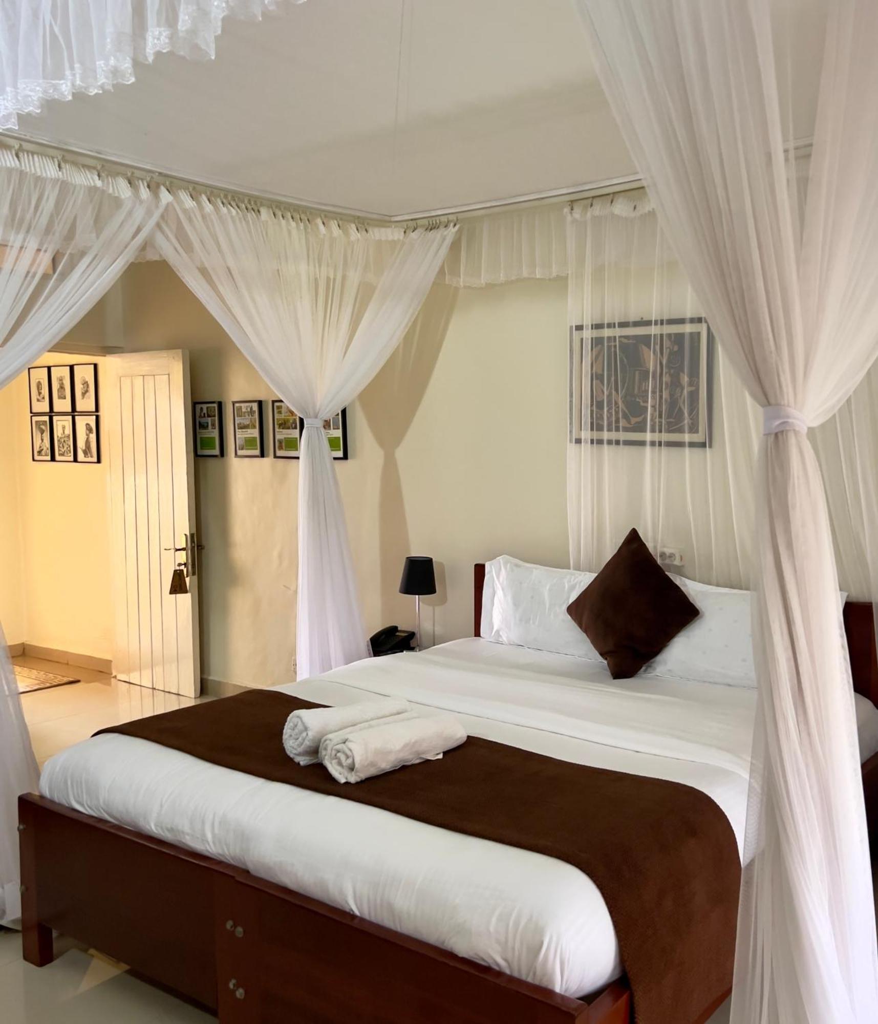 Sunset Hotel Entebbe Exterior foto