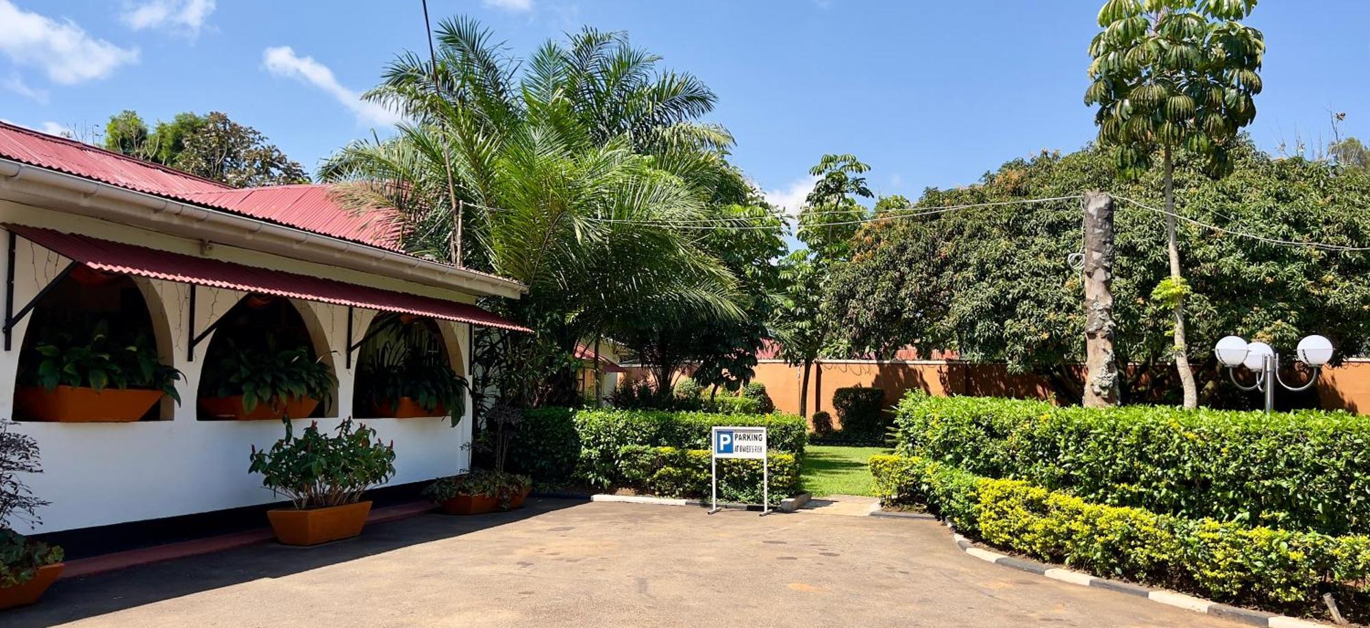 Sunset Hotel Entebbe Exterior foto